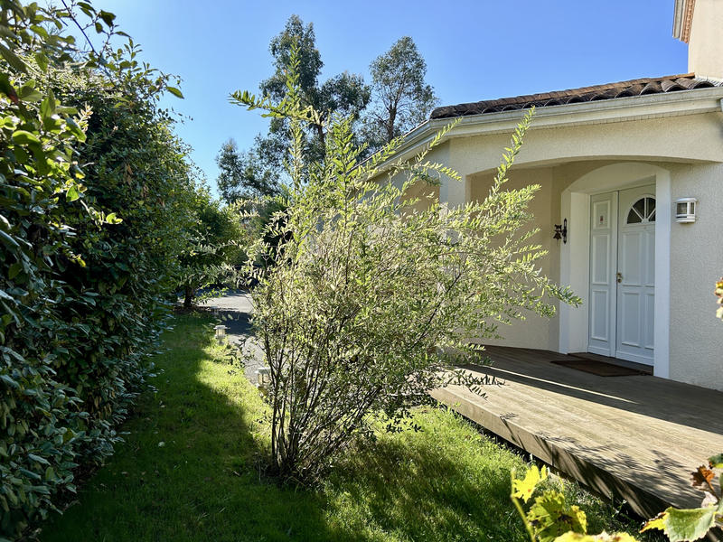 Maison - 210 m² - 7 pièces