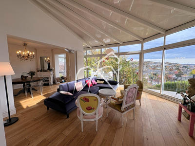 Maison - 200 m² - 7 pièces