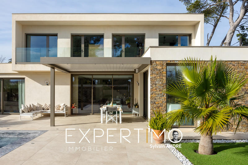 Maison - 230 m² - 9 pièces