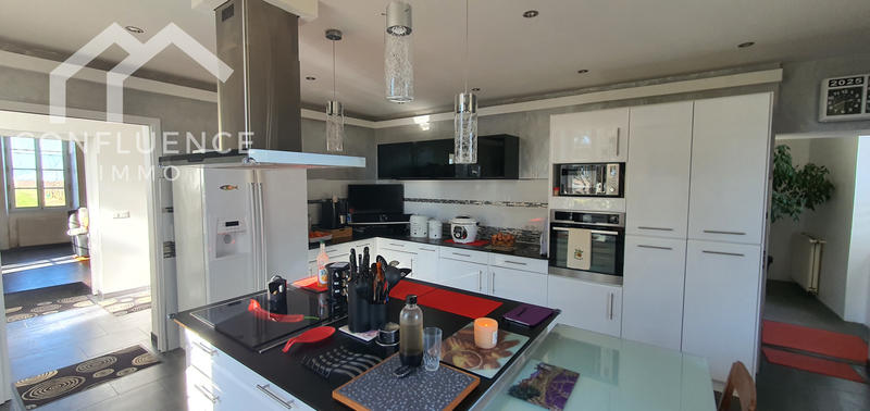 Maison - 203 m² - 7 pièces