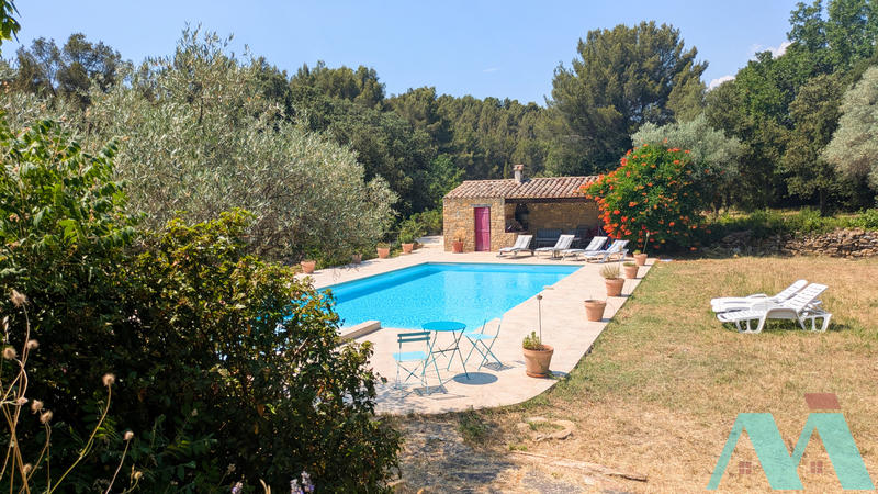 Propriété - 325 m² - 7 pièces