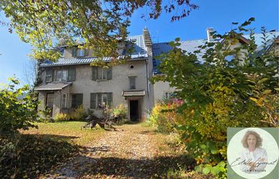 Maison - 322 m² - 13 pièces