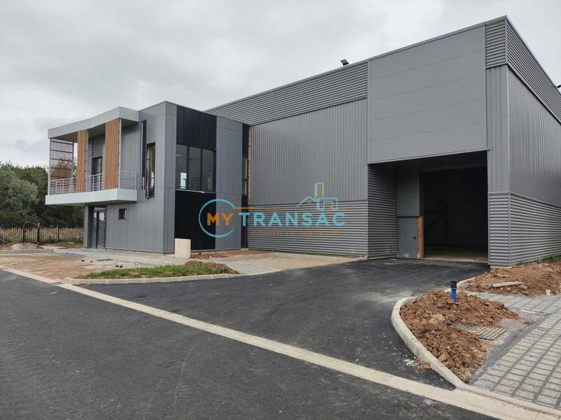 Local d'activité / Entrepôt - 718 m²