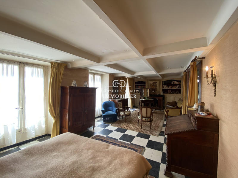 Maison ancienne - 337 m² - 10 pièces