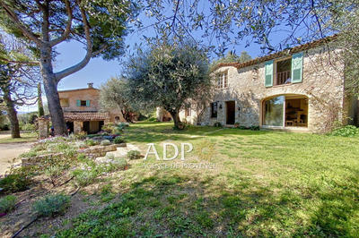 Maison - 255 m² - 8 pièces