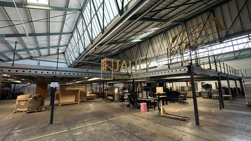 Entrepôt - 2 200 m²