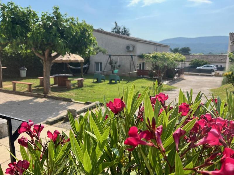 Propriété - 719 m² - 37 pièces