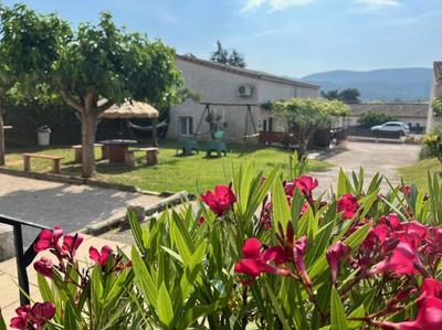 Propriété - 719 m² - 37 pièces