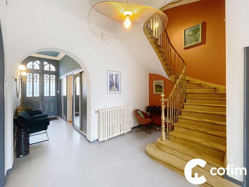 Maison - 210 m² - 8 pièces