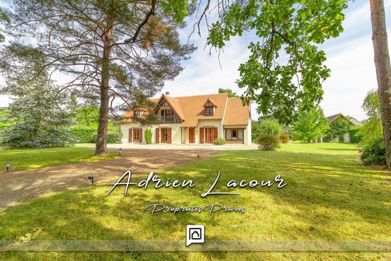 Maison - 242 m² - 10 pièces