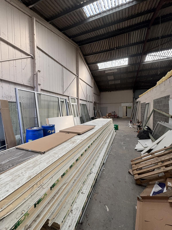 Local d'activités - 220 m²