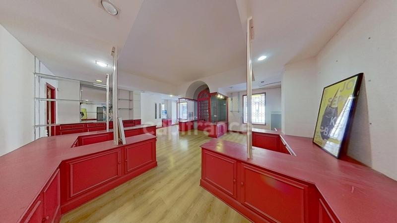 Local commercial - 156 m² - 10 pièces