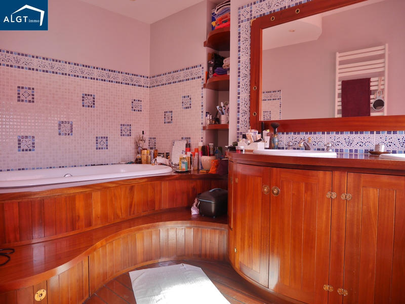 Villa - 210 m² - 6 pièces