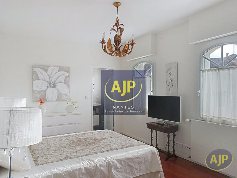 Maison - 291 m² - 8 pièces