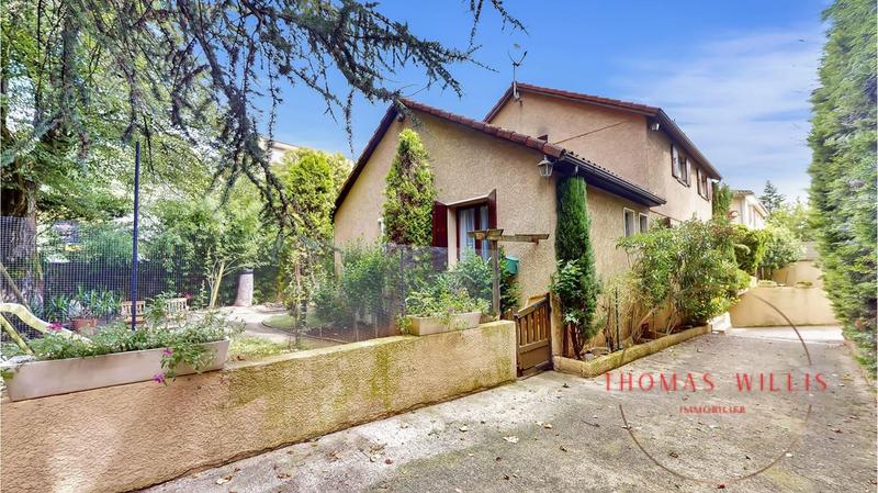 Maison - 177 m² - 8 pièces