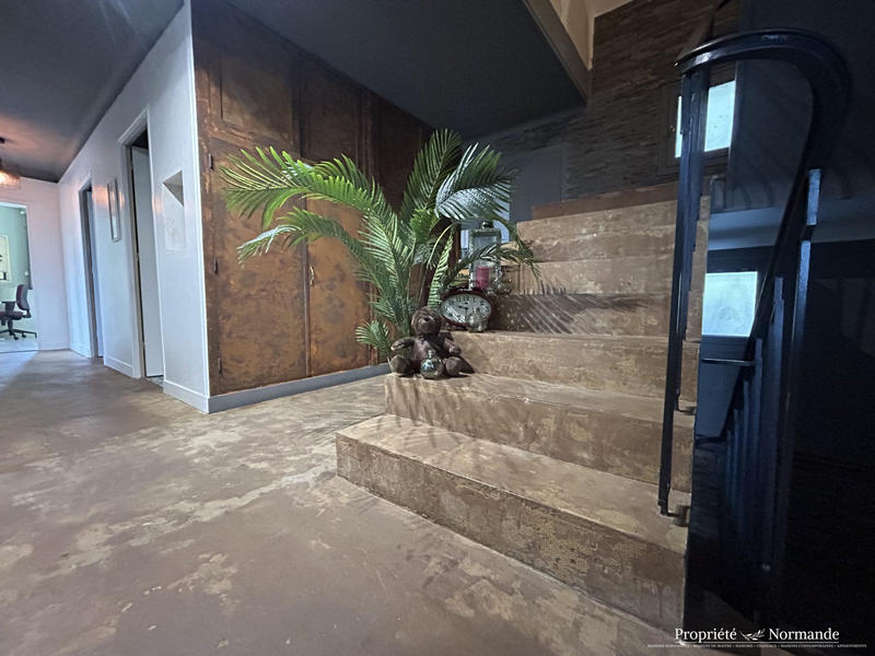 Maison - 280 m² - 8 pièces