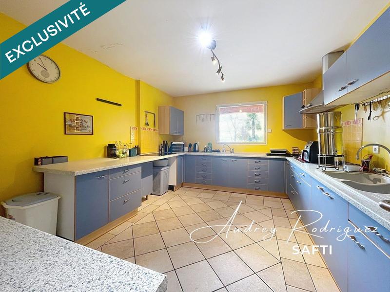 Maison - 224 m² - 10 pièces