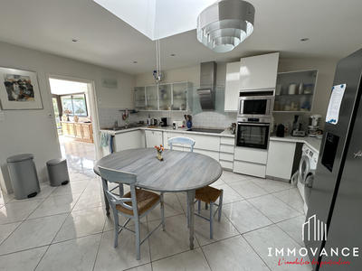 Maison - 189 m² - 5 pièces