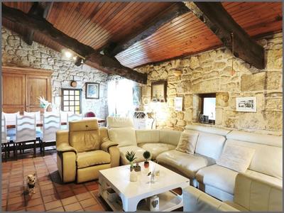 Maison en pierre - 243 m² - 8 pièces