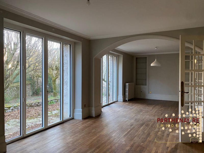 Maison - 220 m² - 8 pièces