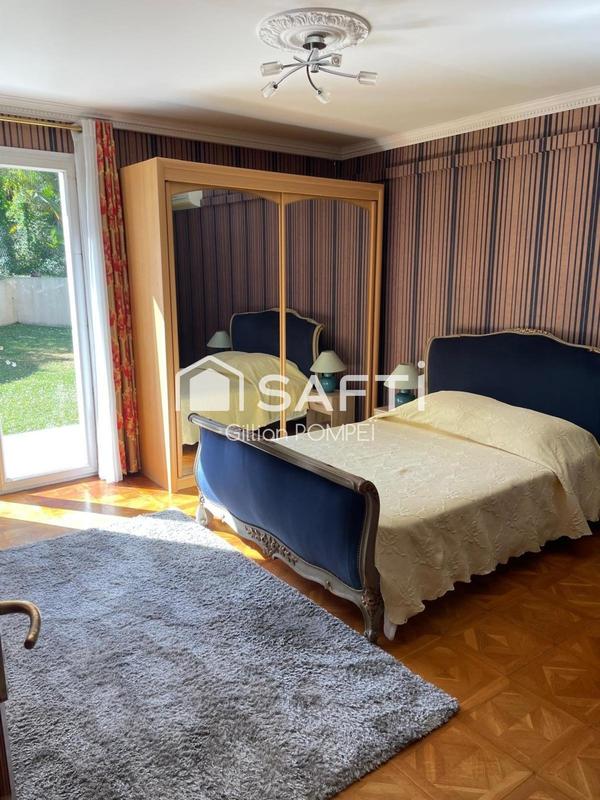 Villa - 232 m² - 6 pièces