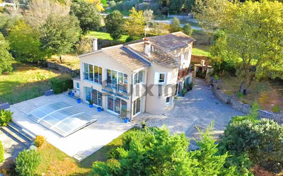 Villa - 227 m² - 10 pièces