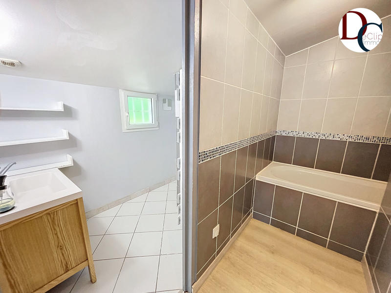 Maison - 340 m² - 9 pièces