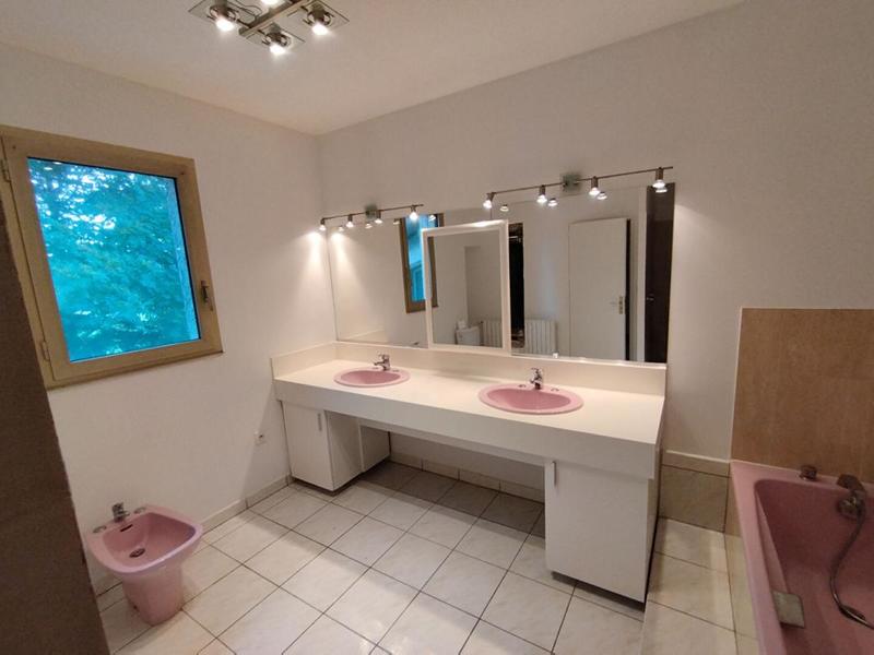 Maison - 228 m² - 6 pièces