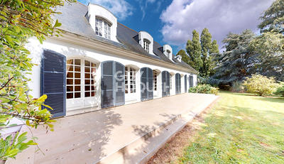 Maison - 318 m² - 8 pièces