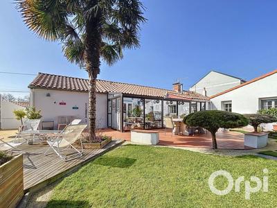 Maison - 161 m² - 5 pièces