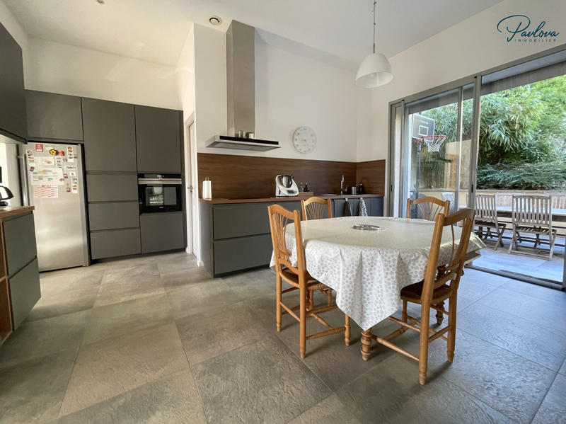 Maison - 181 m² - 6 pièces