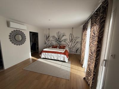 Villa - 330 m² - 9 pièces