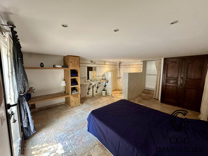 Maison - 223 m² - 6 pièces