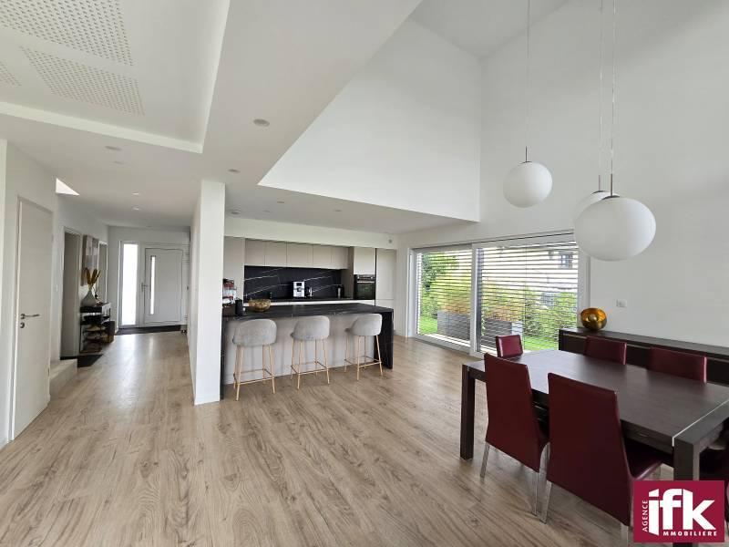 Maison - 140 m² - 5 pièces