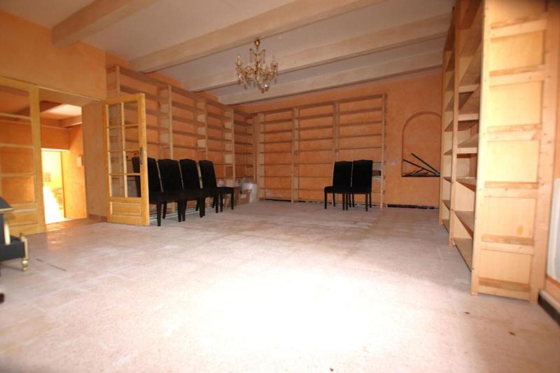 Maison - 310 m² - 15 pièces