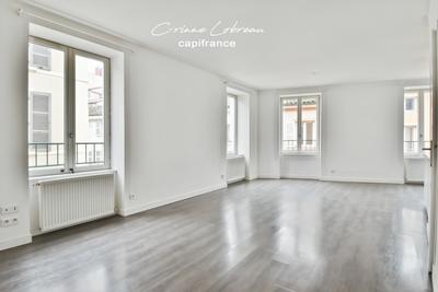Appartement ancien - 97 m² - 3 pièces