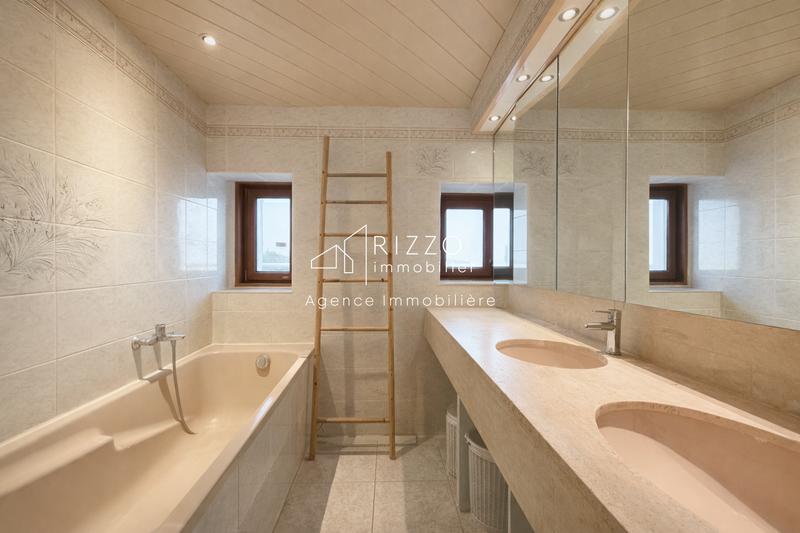 Appartement - 94 m² - 4 pièces