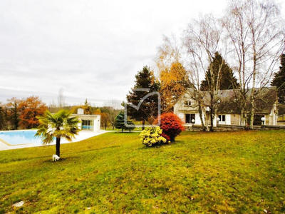 Maison - 250 m² - 15 pièces