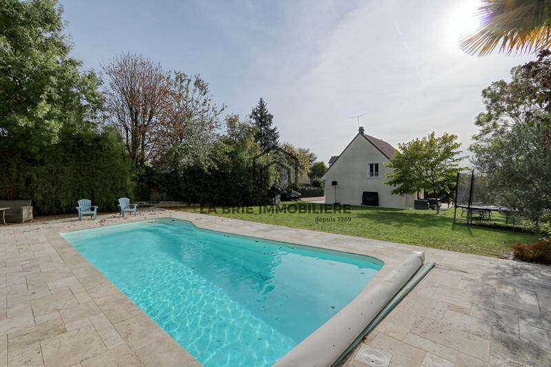 Maison - 161 m² - 8 pièces