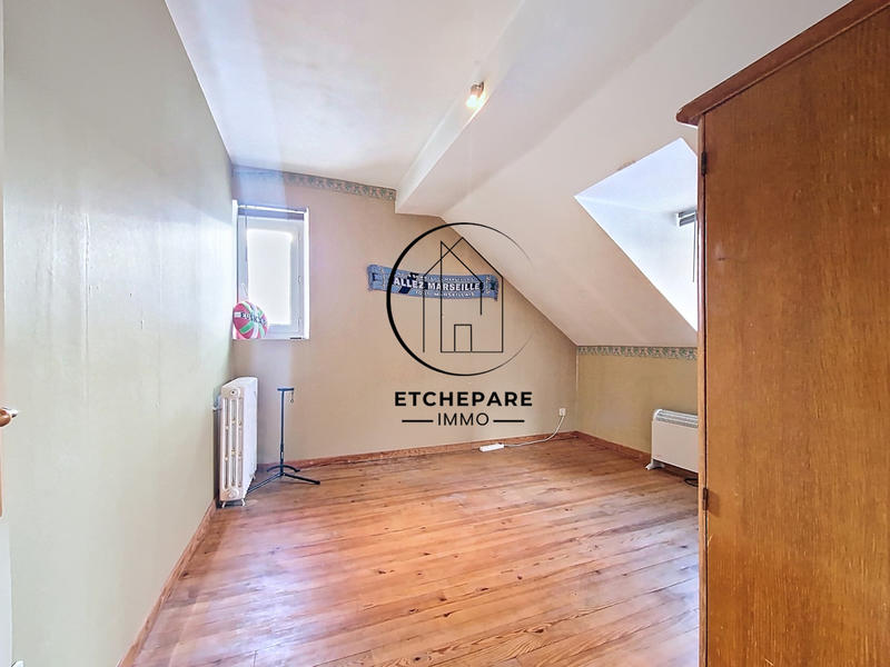 Maison - 218 m² - 7 pièces