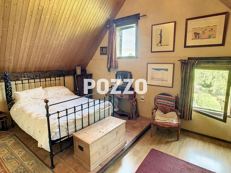 Maison - 230 m² - 8 pièces