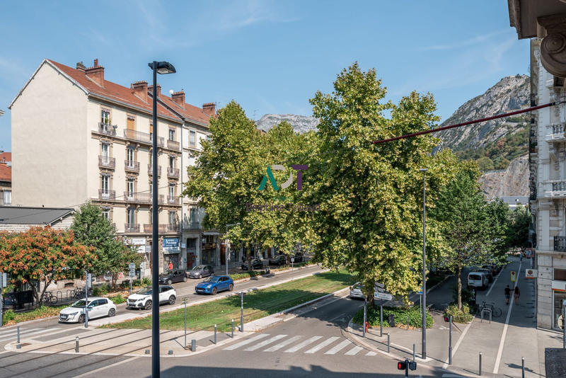 Appartement - 94 m² - 4 pièces