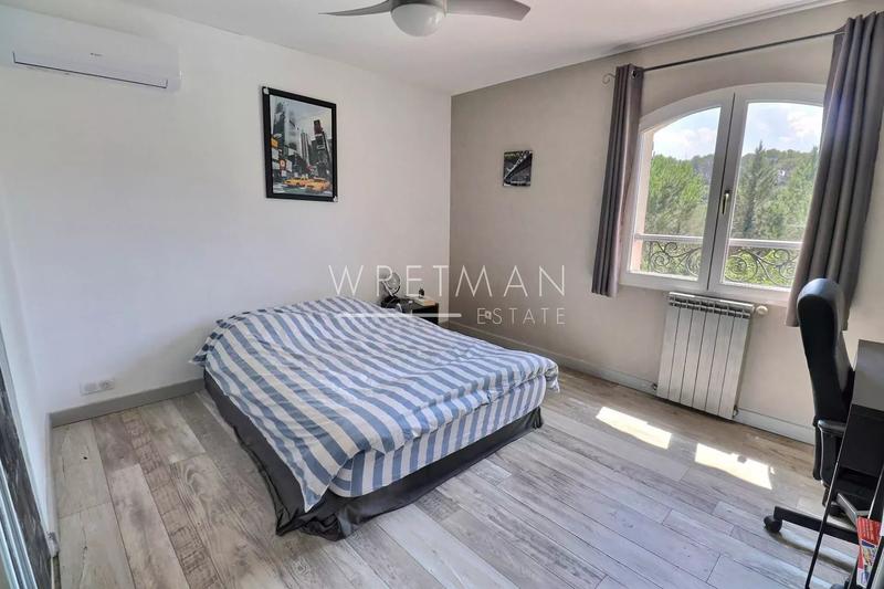 Villa - 232 m² - 9 pièces