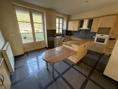 Maison - 200 m² - 1 pièce