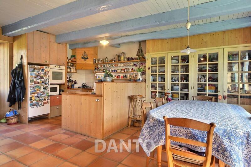 Maison - 238 m² - 7 pièces