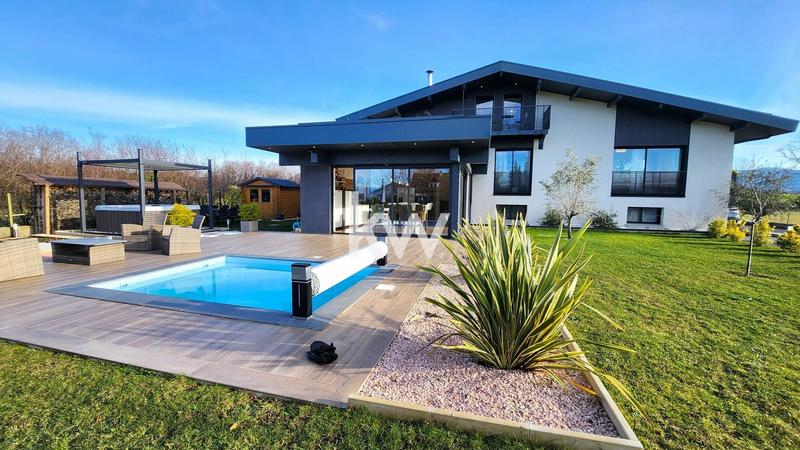 Villa - 437 m² - 13 pièces