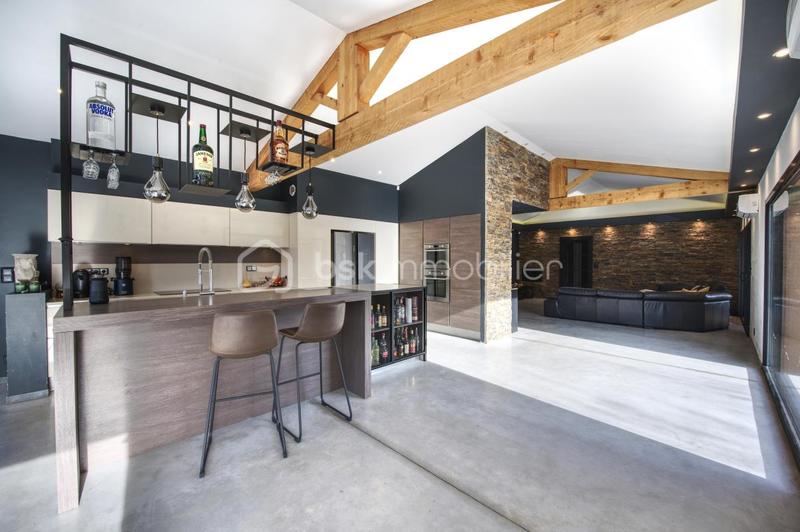 Propriété - 237 m² - 8 pièces