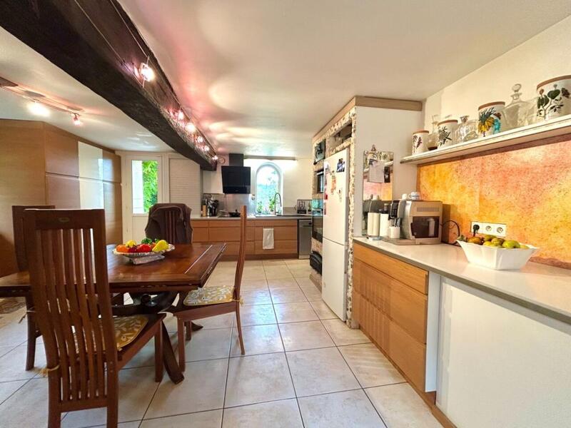 Propriété - 392 m² - 10 pièces