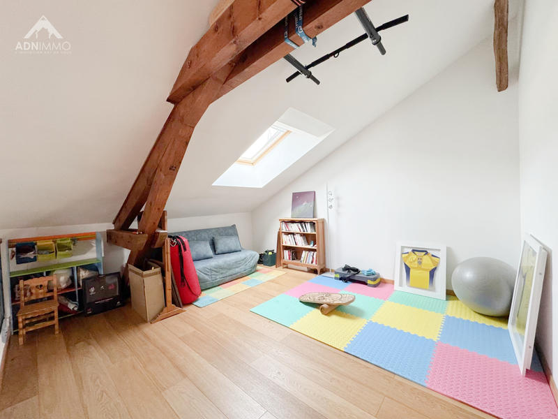 Maison - 280 m² - 6 pièces