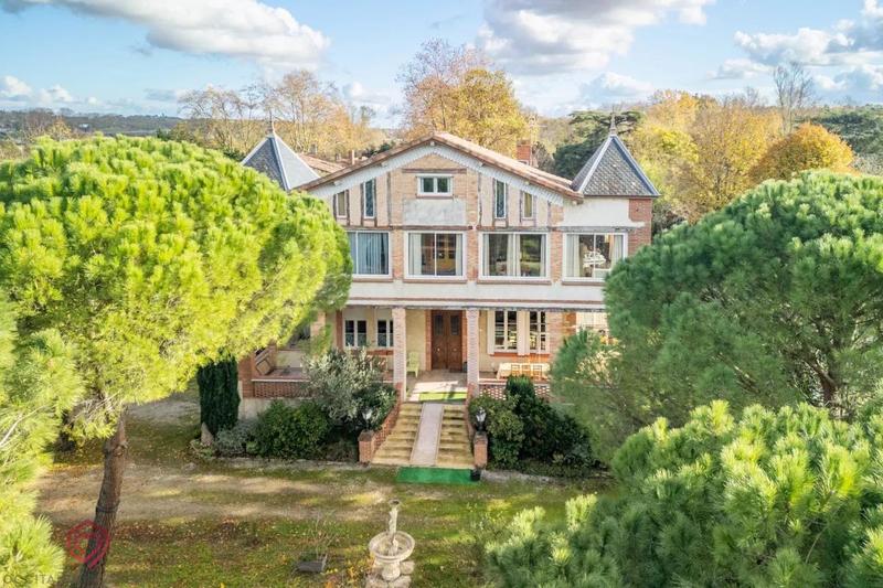 Propriété - 425 m² - 14 pièces